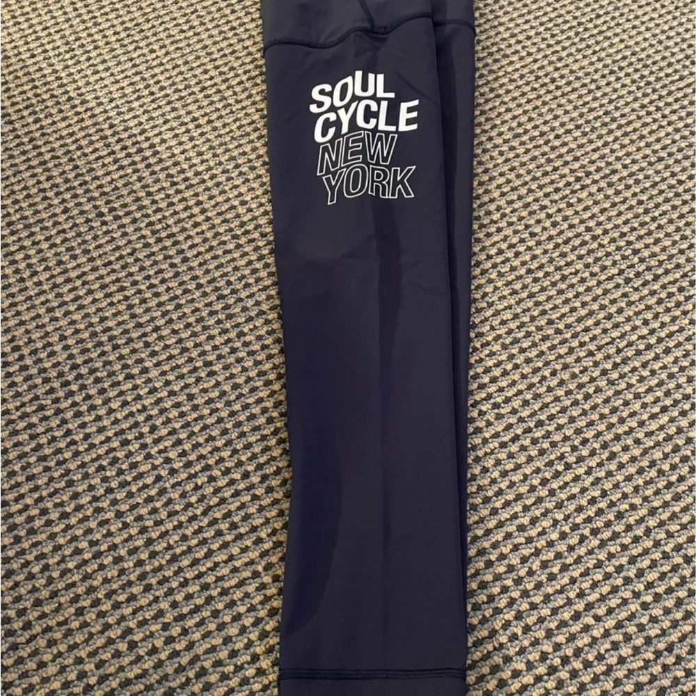 Lululemon SoulCycle New York Black Leggings size 6 Capri